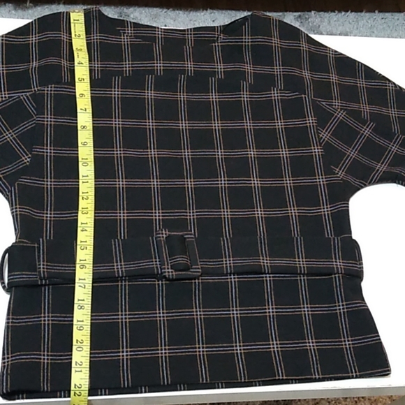 Gorgeous plaid top with belt and short sleeves - Picture 4 of 8